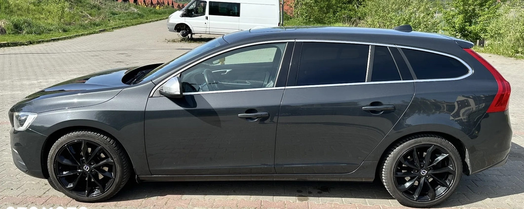 Volvo V60 cena 46500 przebieg: 260000, rok produkcji 2014 z Olsztyn małe 232